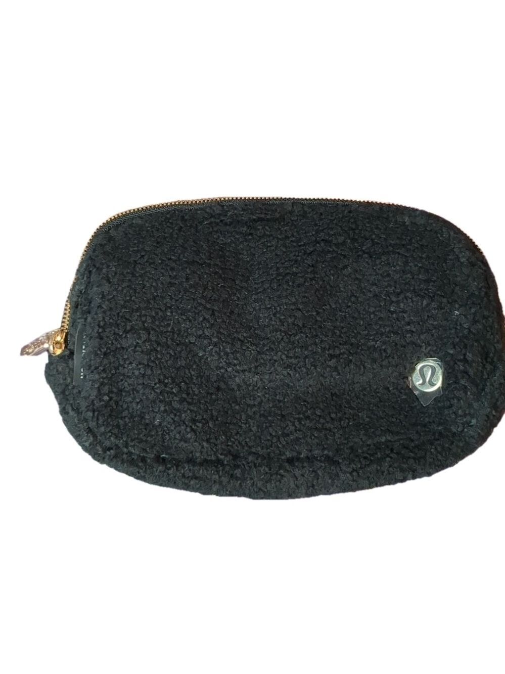 Lululemon black fleece everywhere bag size 1L